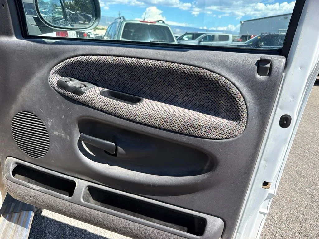 Used 1999 White Dodge SPORT image 16