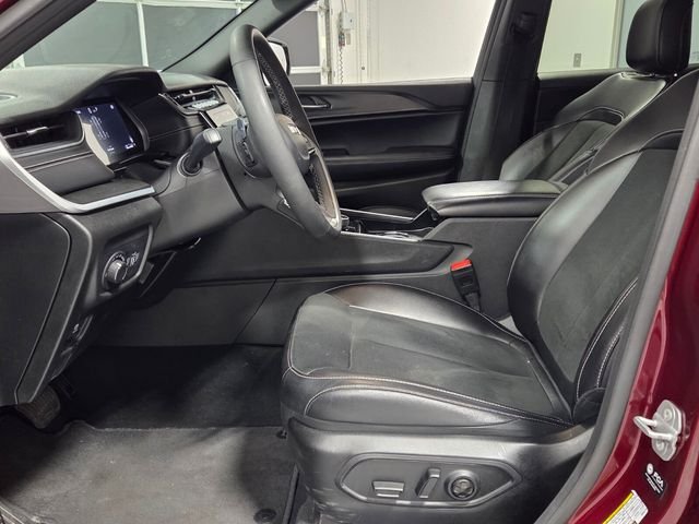 Used 2025 Red Jeep Altitude image 5