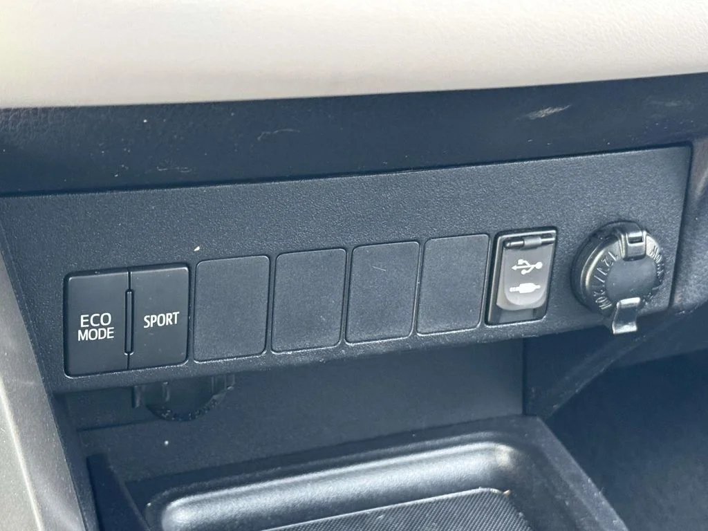Used 2014 Red Toyota XLE image 20