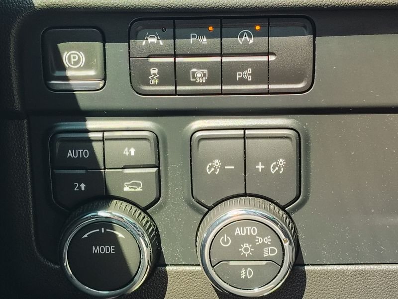 Used 2025 Red Chevrolet Premier image 30