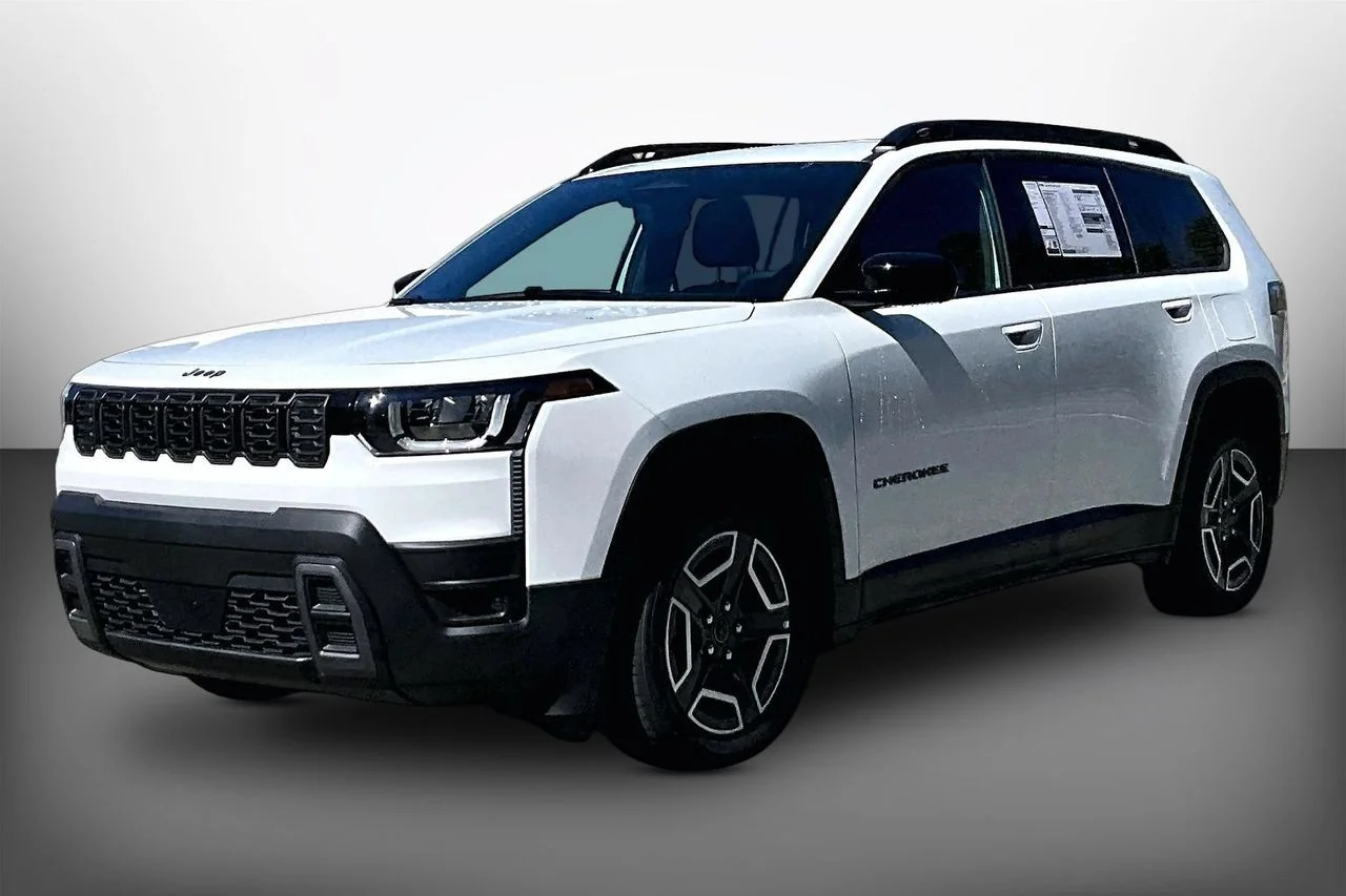 New 2026 Bright White Clearcoat Jeep Laredo image 4