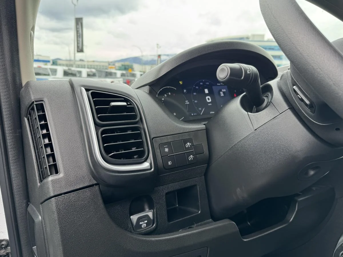 Used 2025 White RAM SLT image 16