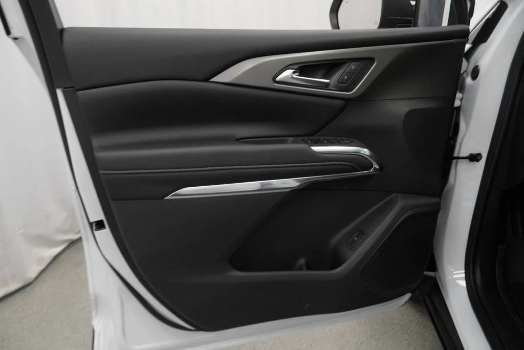 New 2027 Summit White Chevrolet LT image 21