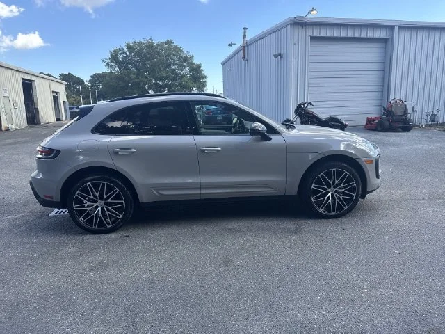 Used 2025  Porsche Base image 4