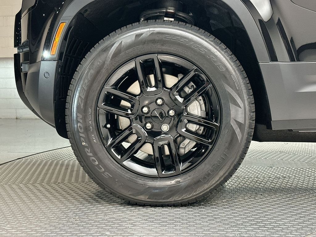 New 2026 Santorini Black Metallic Land Rover S image 5