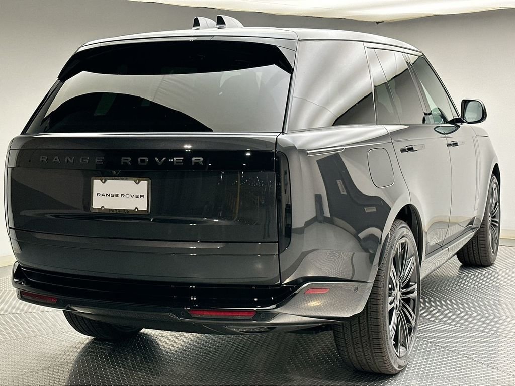 New 2026 Carpathian Gray Premium Metallic Land Rover SE image 3