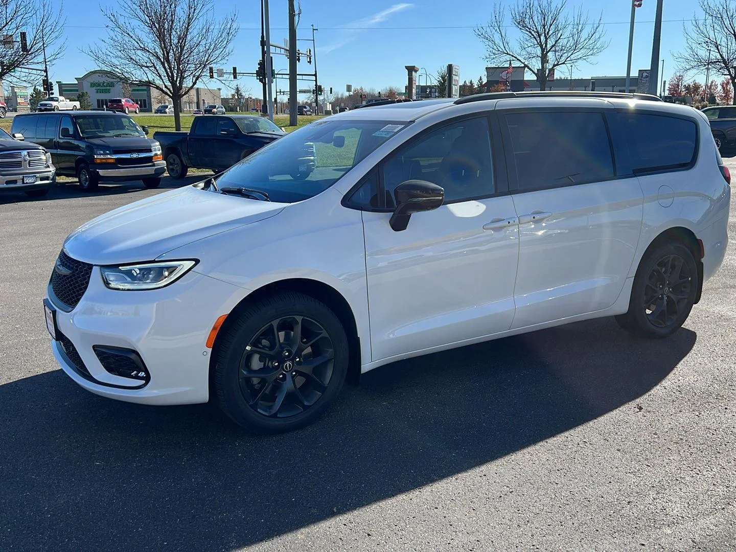 2026 Chrysler Pacifica Limited AWD's photo