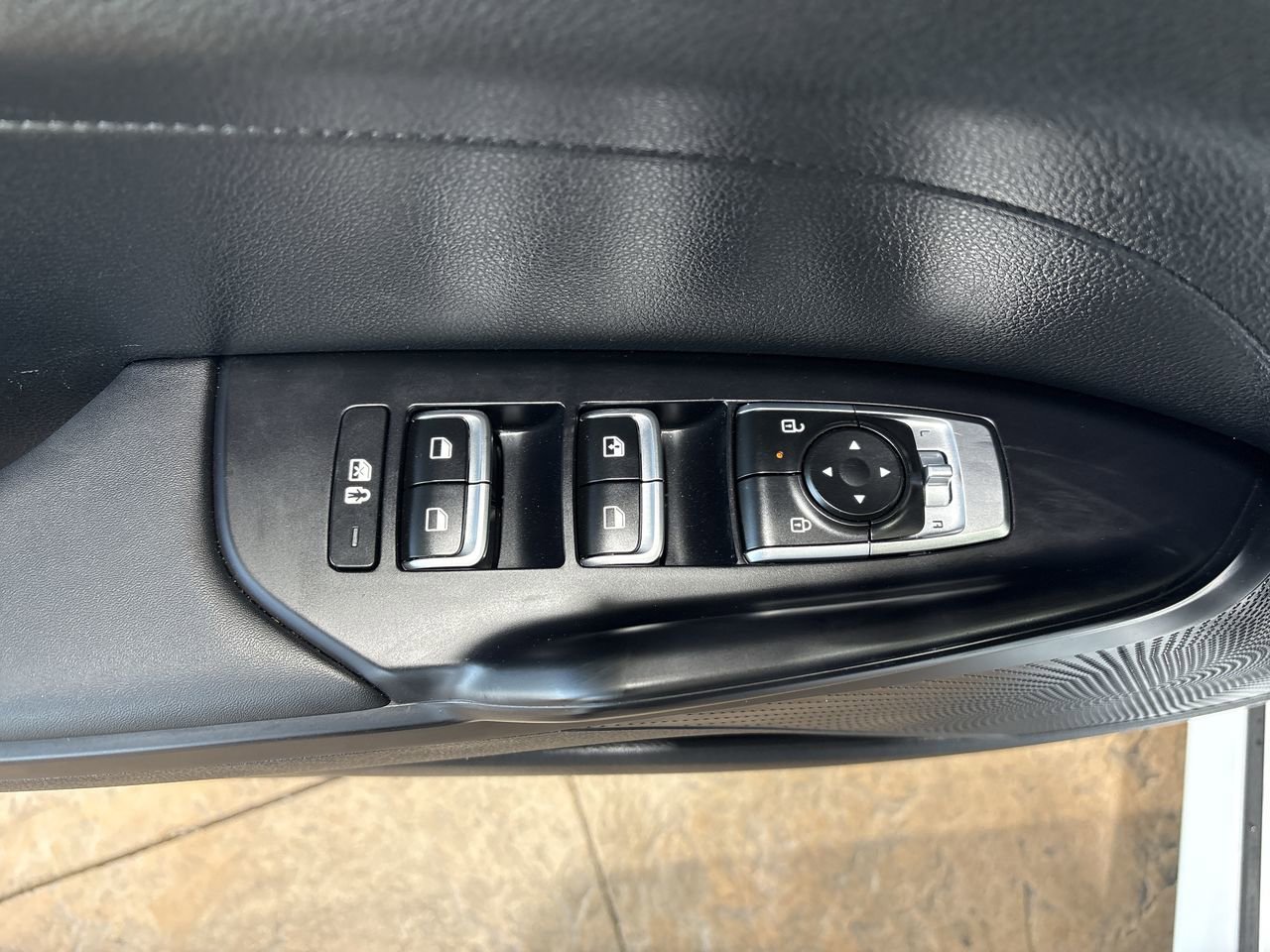2025 Kia K5 LXS - Photo 13