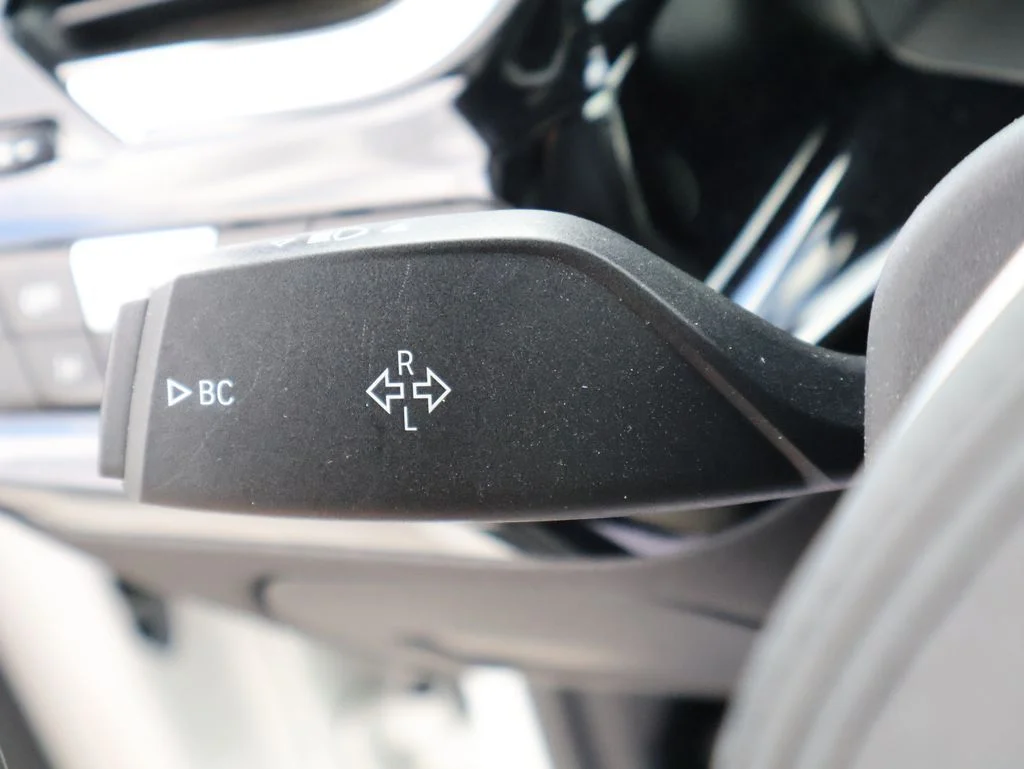 Used 2019 Alpine White BMW sDrive30i image 37
