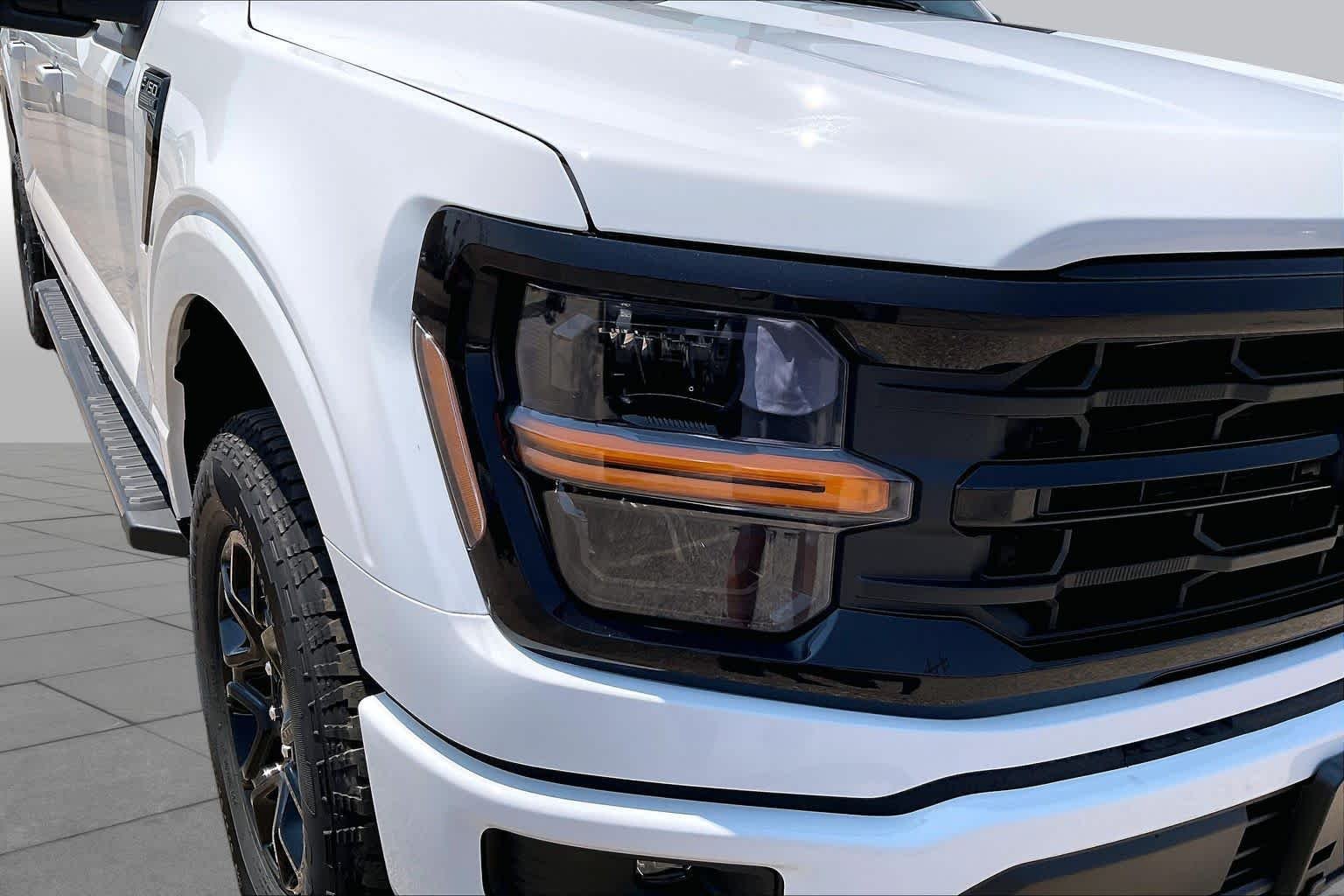 New 2026 Oxford White Ford XLT image 13