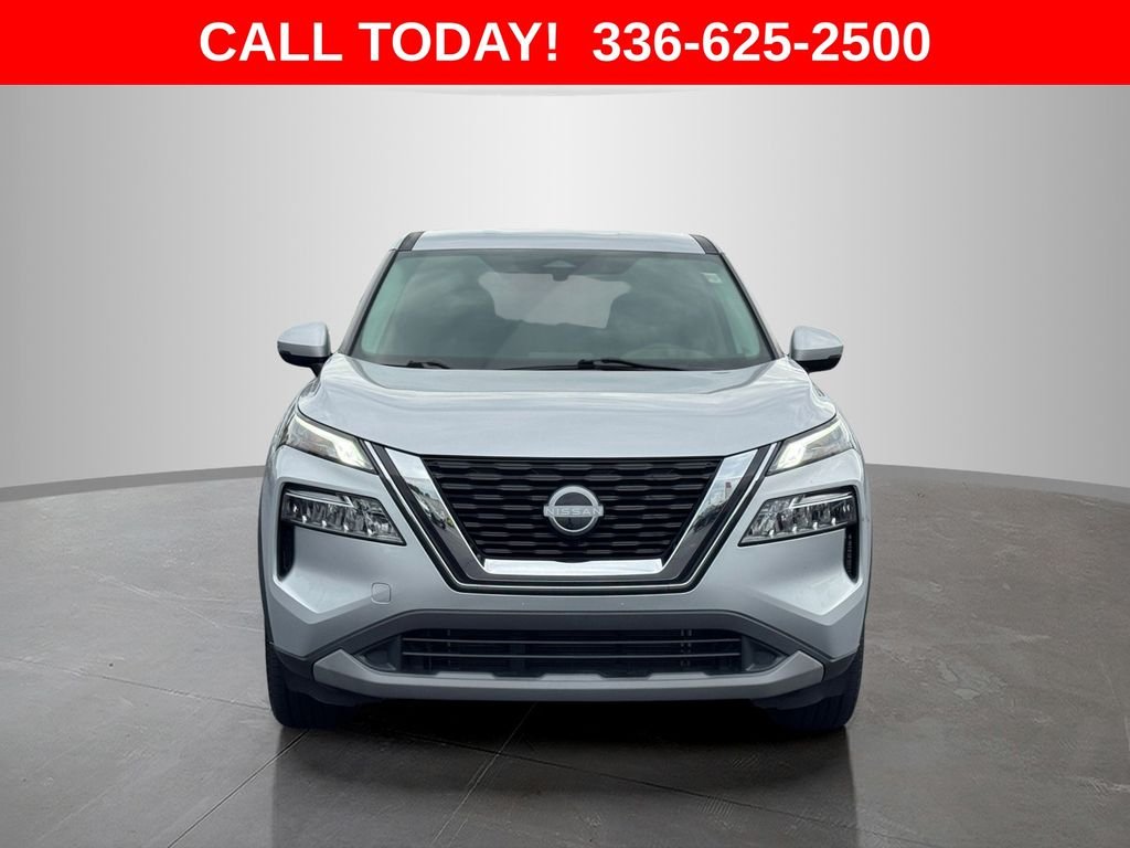 Used 2022 Silver Nissan SV image 8