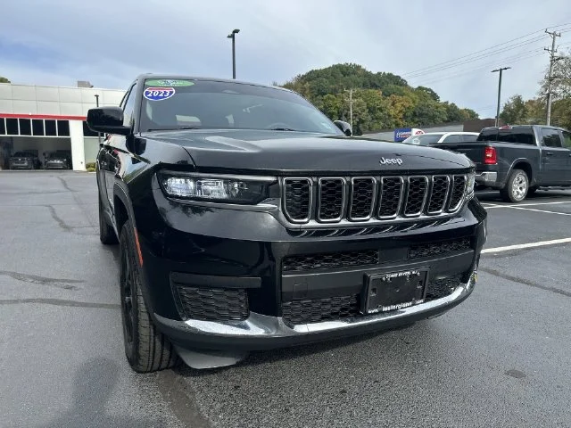 Used 2023 Black Jeep Laredo image 18