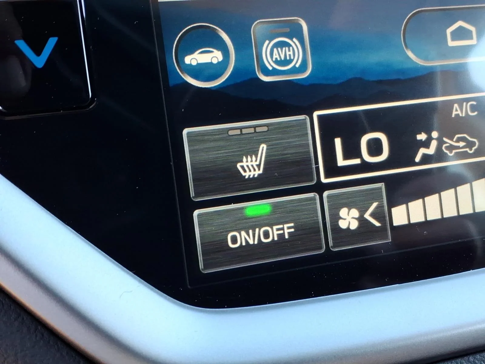 New 2027 ICE SILVER METALLIC Subaru Limited 7-Passenger image 7