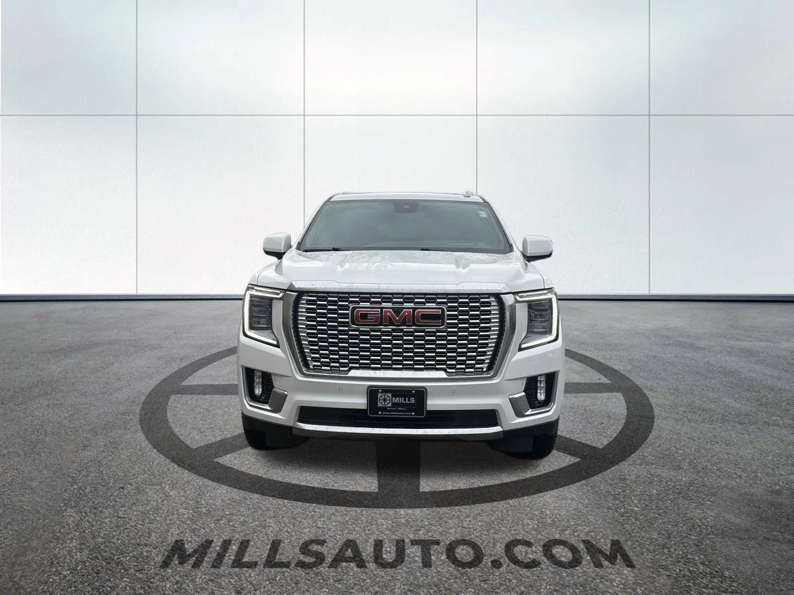 Used 2023 White GMC Denali image 2
