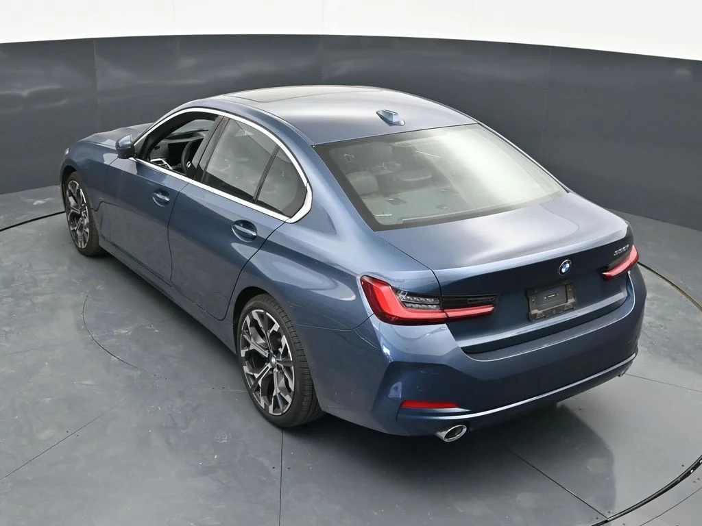 2025 BMW 3 Series 330i - Photo 16