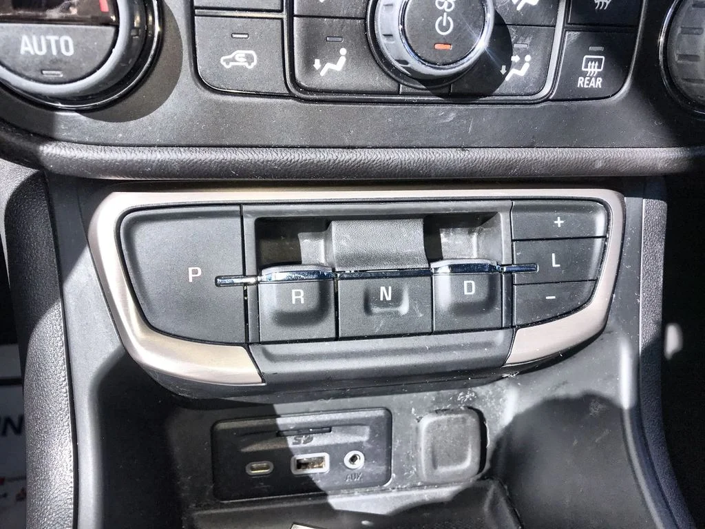 Used 2023 Silver GMC Denali image 20