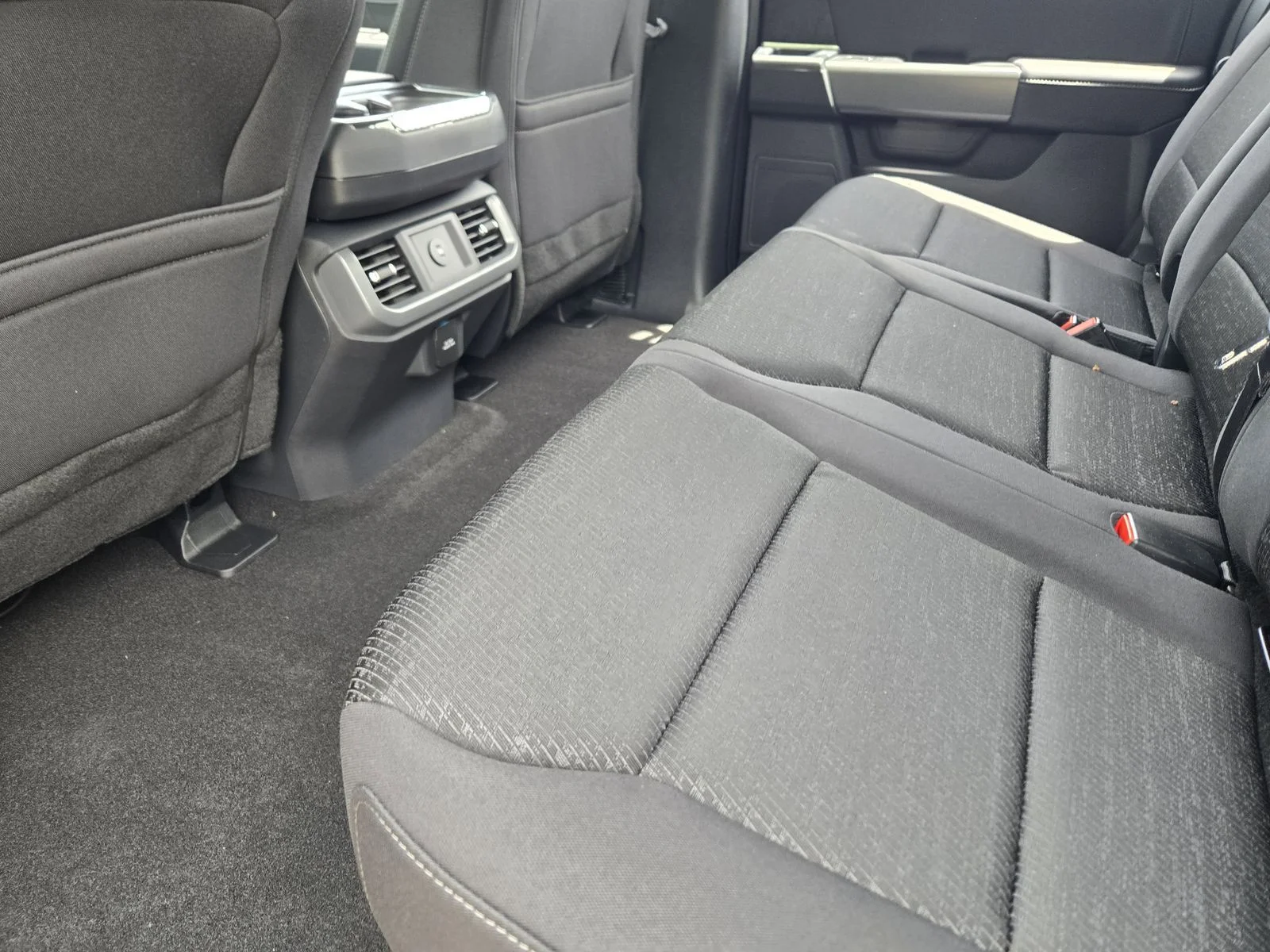 New 2026 Agate Black Metallic Ford XLT image 19