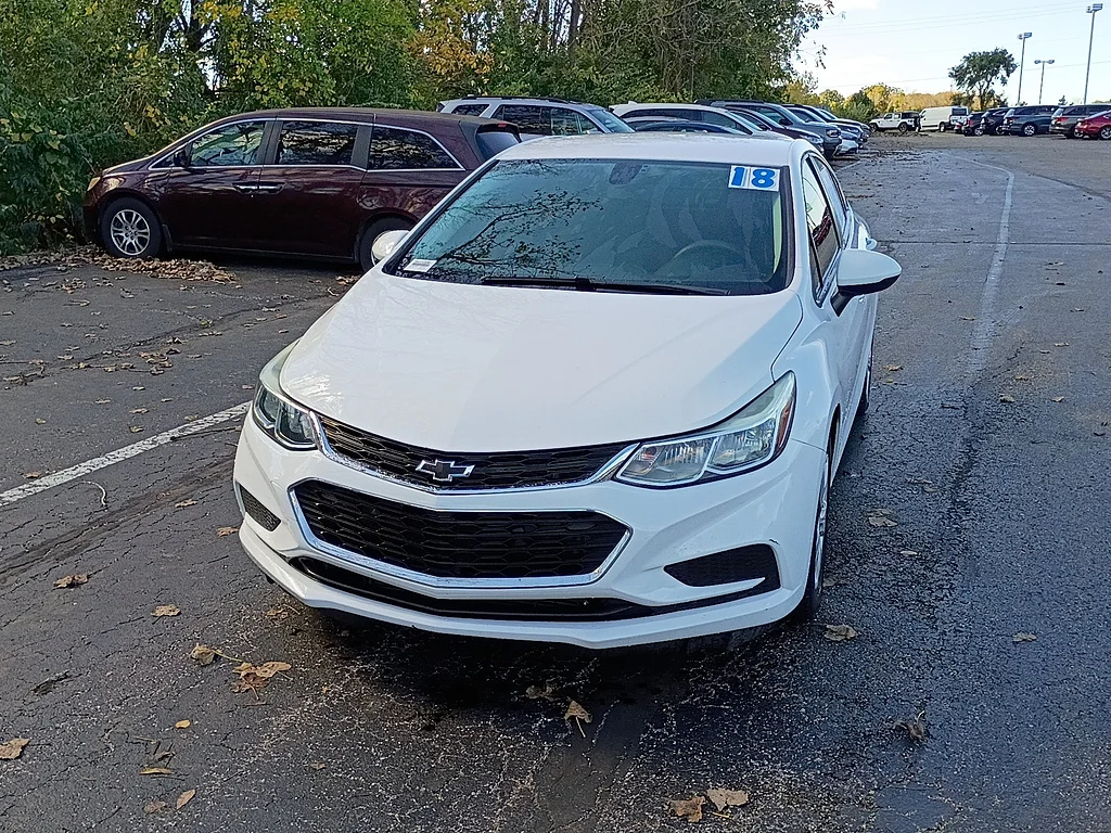 2018 Chevrolet Cruze LS Auto, photo 7 of 12