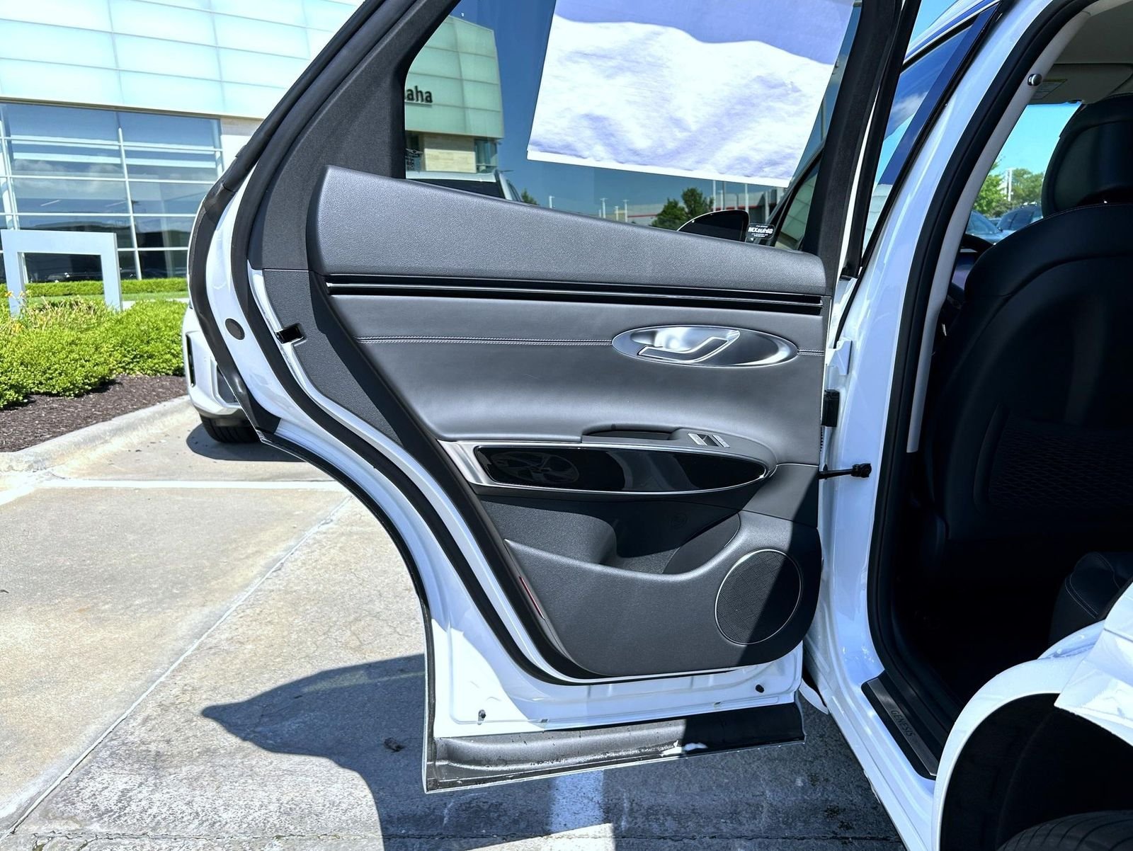 New 2026 White Genesis 2.5T image 20