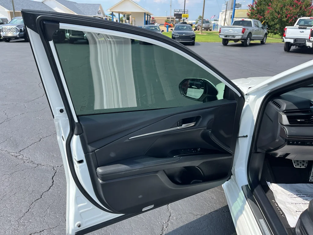 Certified Used 2025 Wind Chill Pearl Toyota XSE image 16