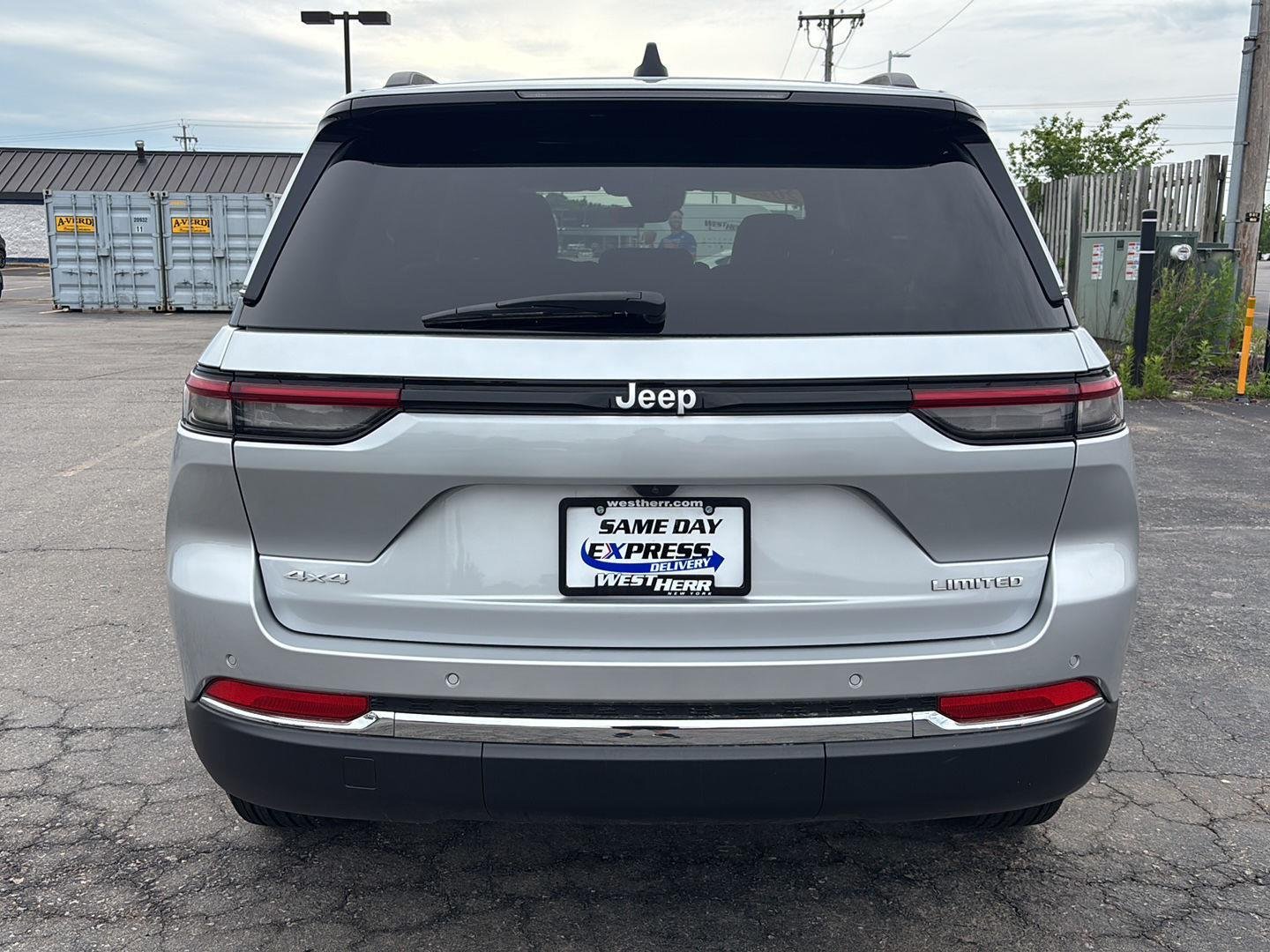Used 2025 Silver Zynith Jeep Limited image 6