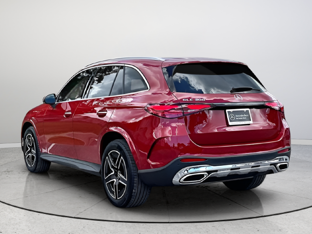 Used 2026 Red Mercedes-Benz GLC 300 image 4