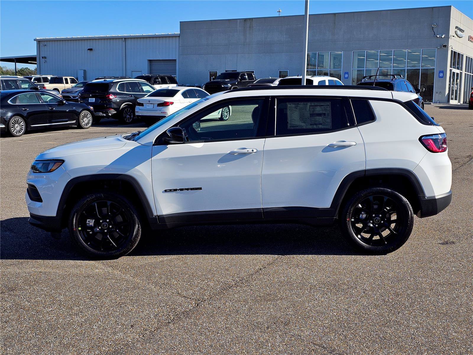 New 2026 Bright White Clearcoat Jeep Latitude Altitude image 13