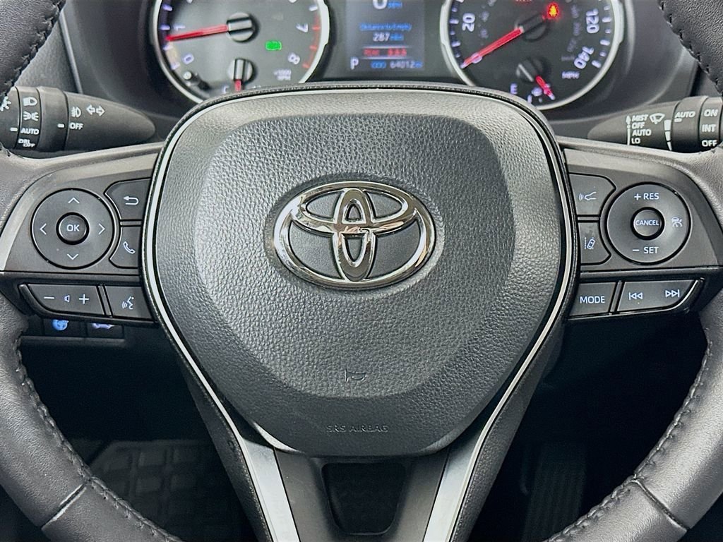 Used 2022 Blue Toyota XLE Premium image 9