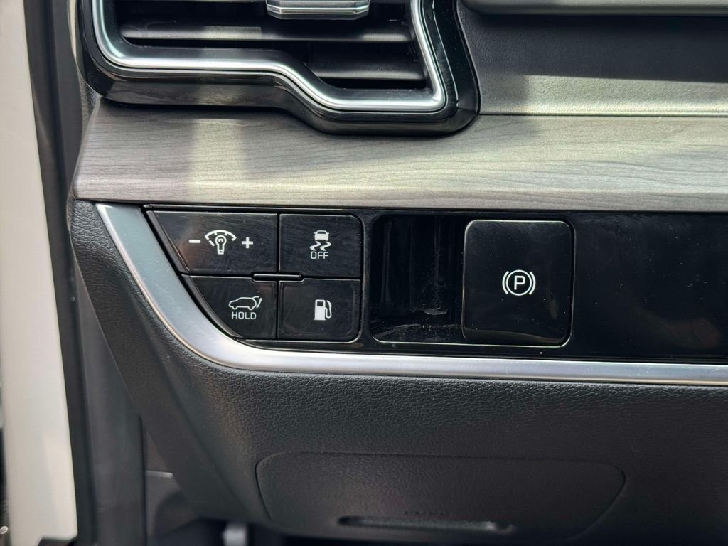 Used 2023 White Kia X-Line image 19