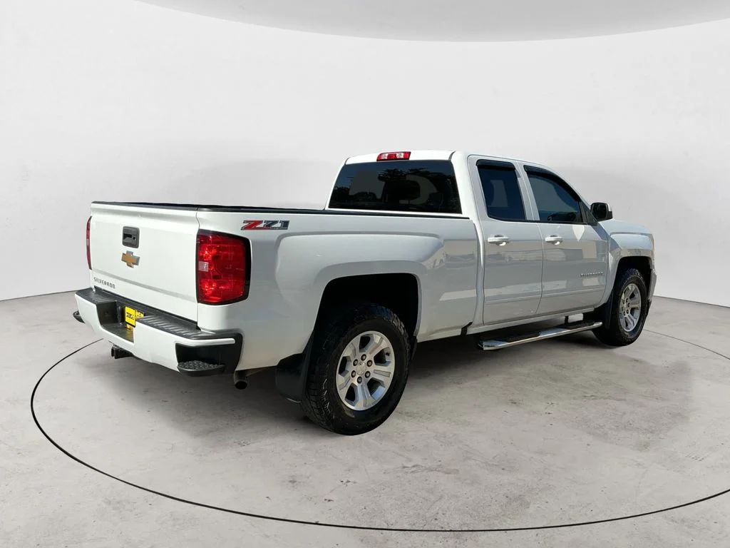 Used 2016 White Chevrolet LT image 5