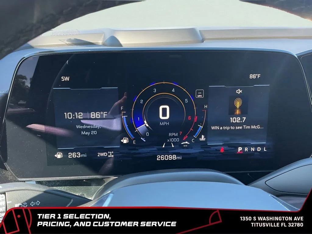 Used 2025 Summit White Chevrolet LT image 26