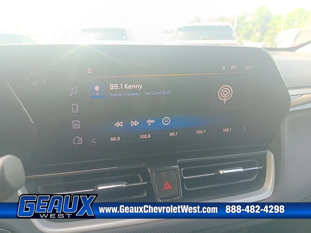 Used 2025 White Chevrolet LT image 14
