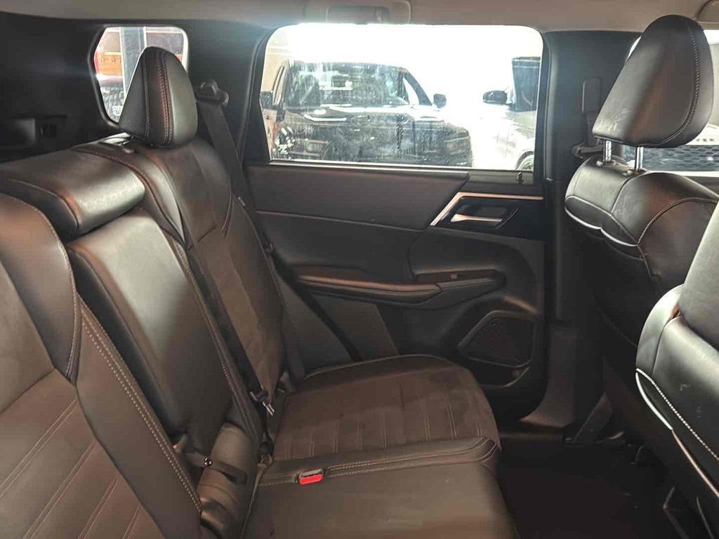 Used 2024 Black Mitsubishi SE Black Edition image 20