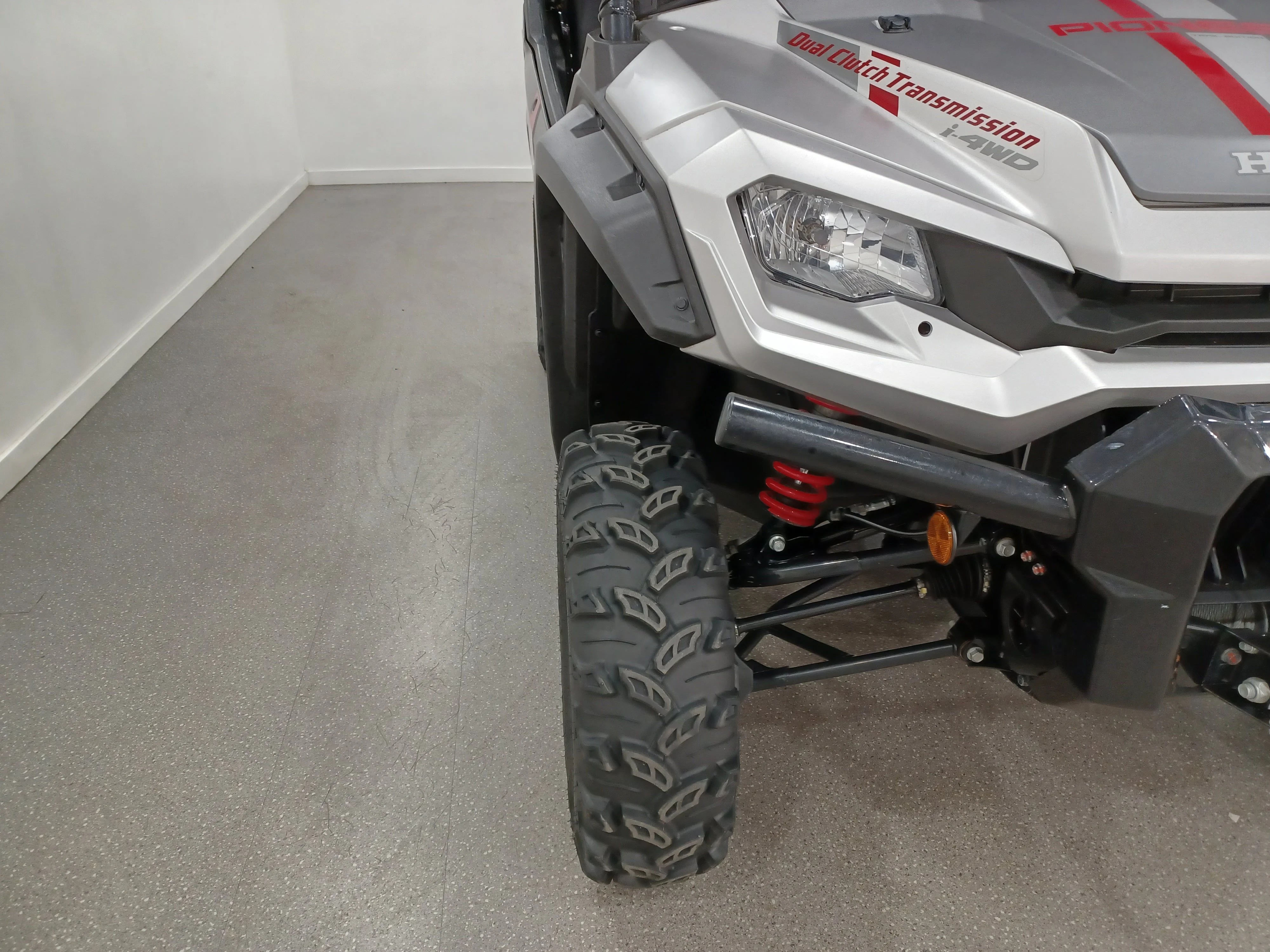 Used 2025 Matte Timberwolf Grey Metallic Honda Trail Special Edition*1000cc Engine | 6spd DCT | i-4x4 | Fox Shocks | SSV Works Audio | WARN Winch image 4