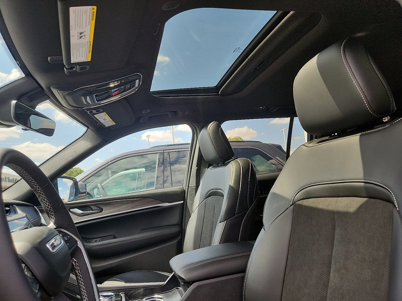 New 2027 High-Gloss Black Paint Jeep LAREDO ALTITUDE 4X4 image 12