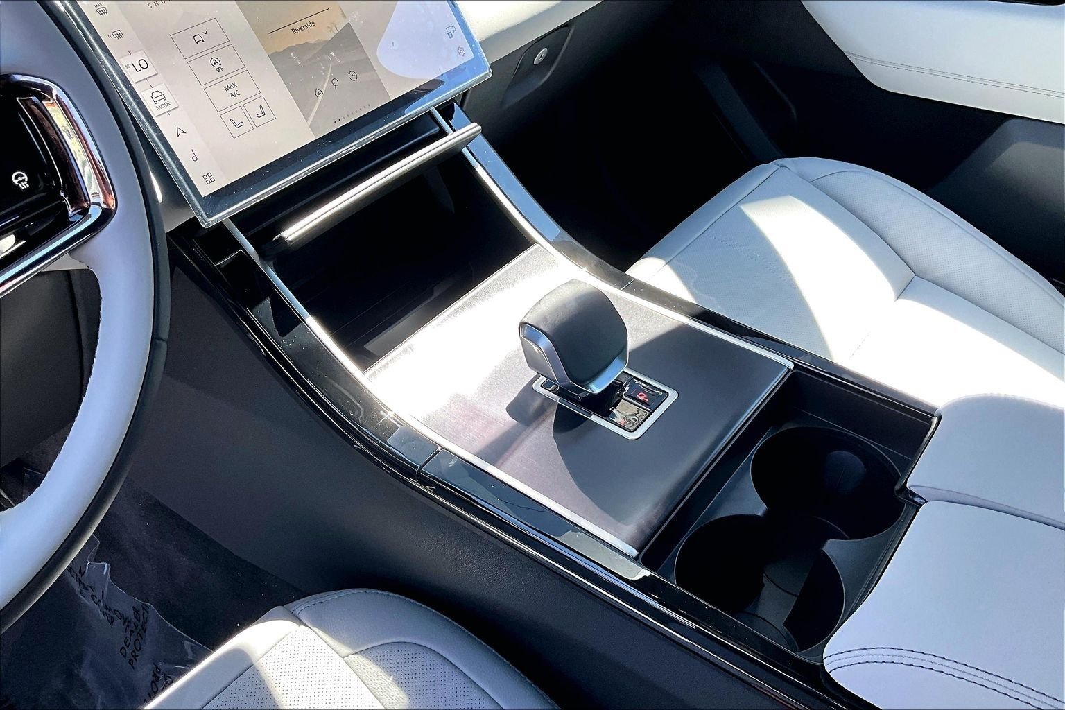 New 2026 Arroios Grey Land Rover Belgravia Edition image 8