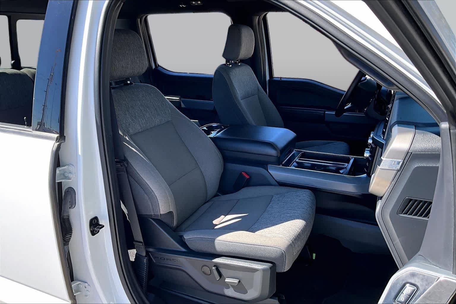 Used 2024 Oxford White Clearcoat Ford XLT image 9