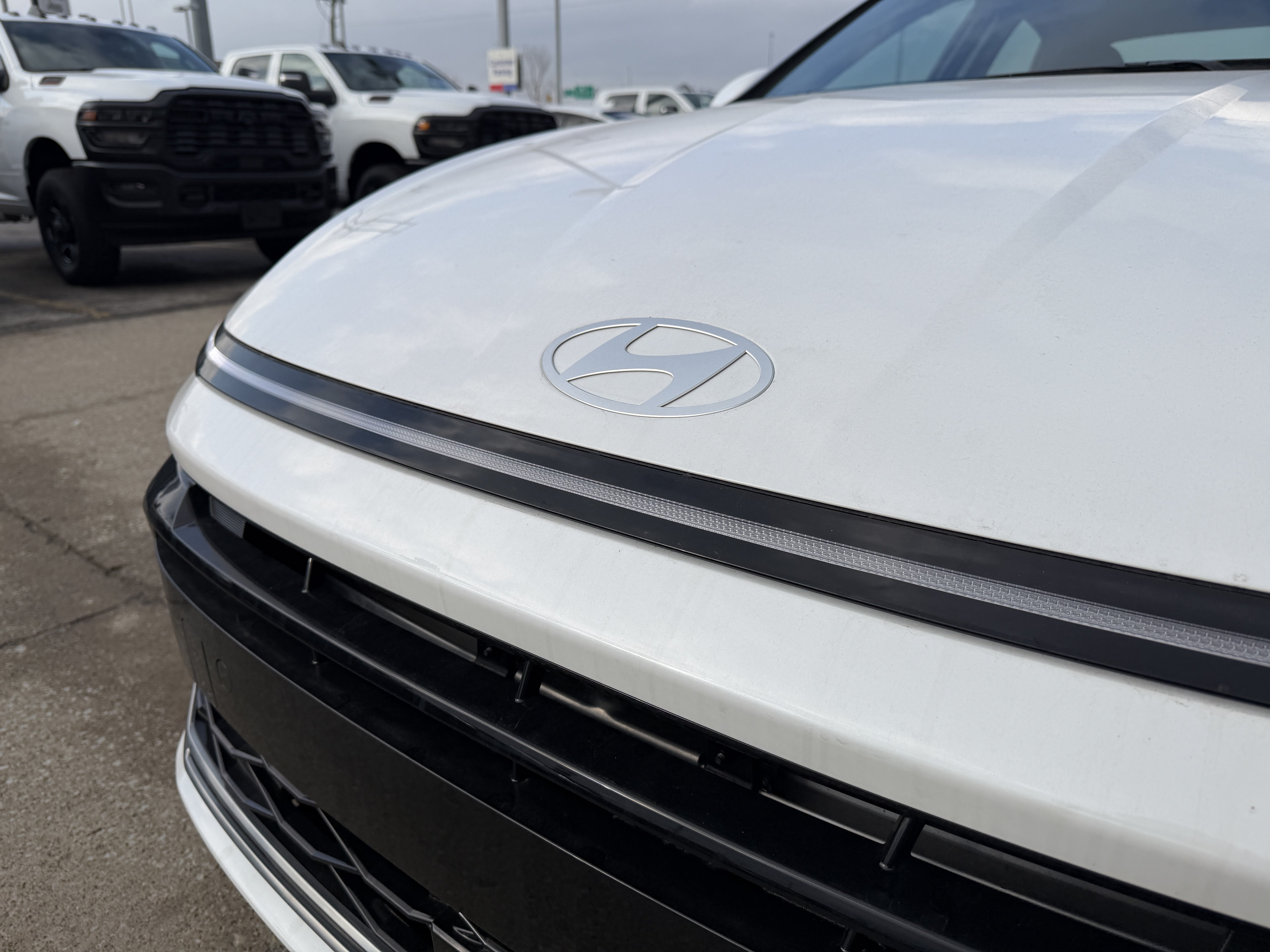 Used 2026 White Hyundai SEL Sport image 14