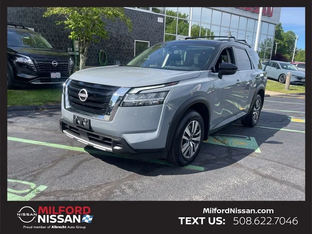 2024 Nissan Pathfinder SL