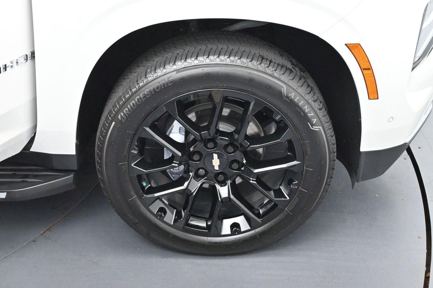 Used 2025 Iridescent Pearl Tricoat Chevrolet High Country image 35