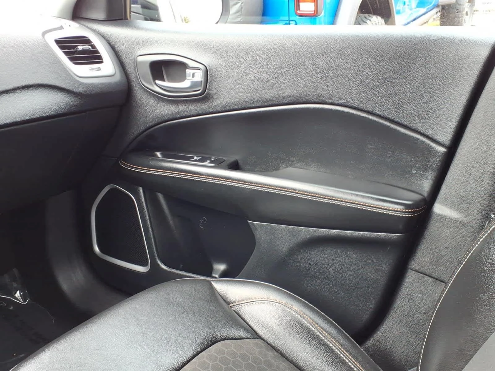 Certified Used 2020 Jazz Blue Pearlcoat Jeep Latitude image 17