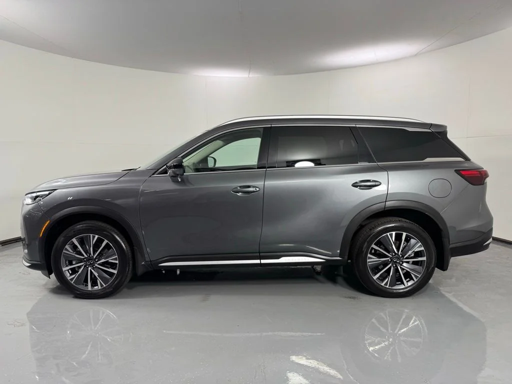 Certified Used 2026 Gray INFINITI LUXE image 7