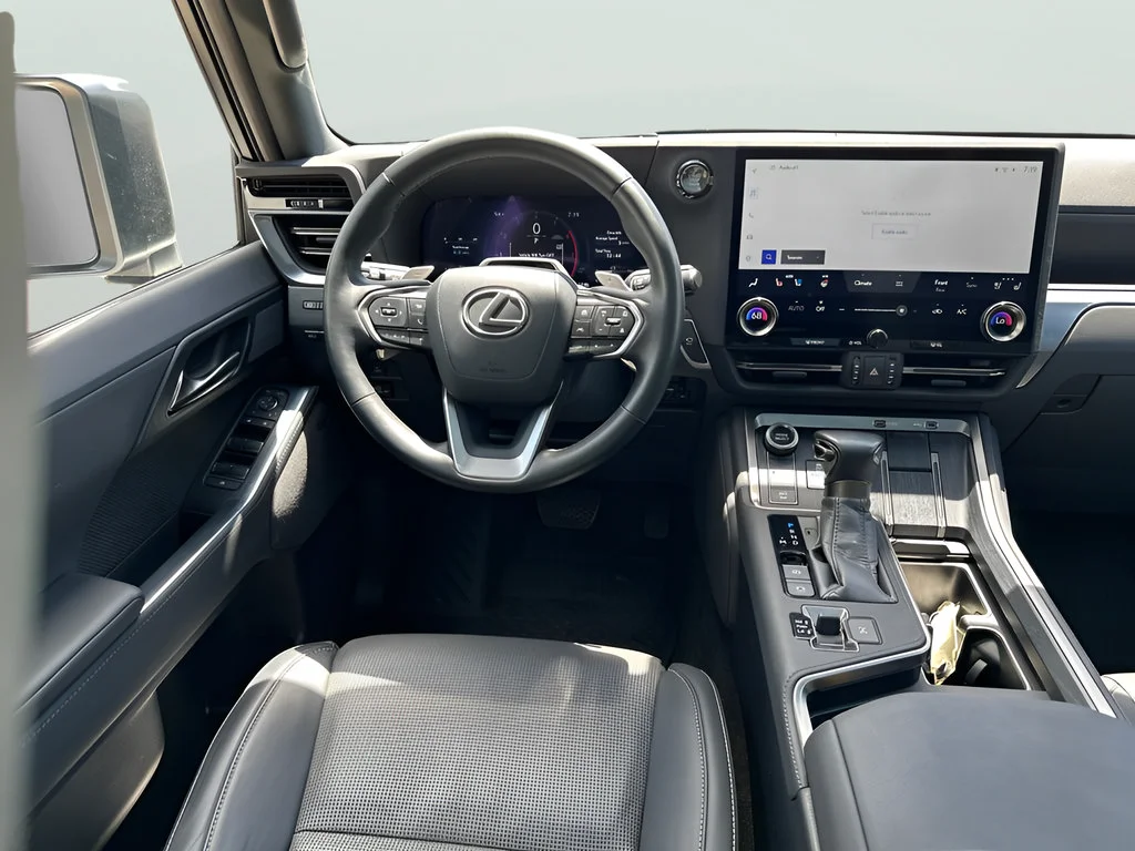 Used 2024  Lexus GX 550 Luxury image 37