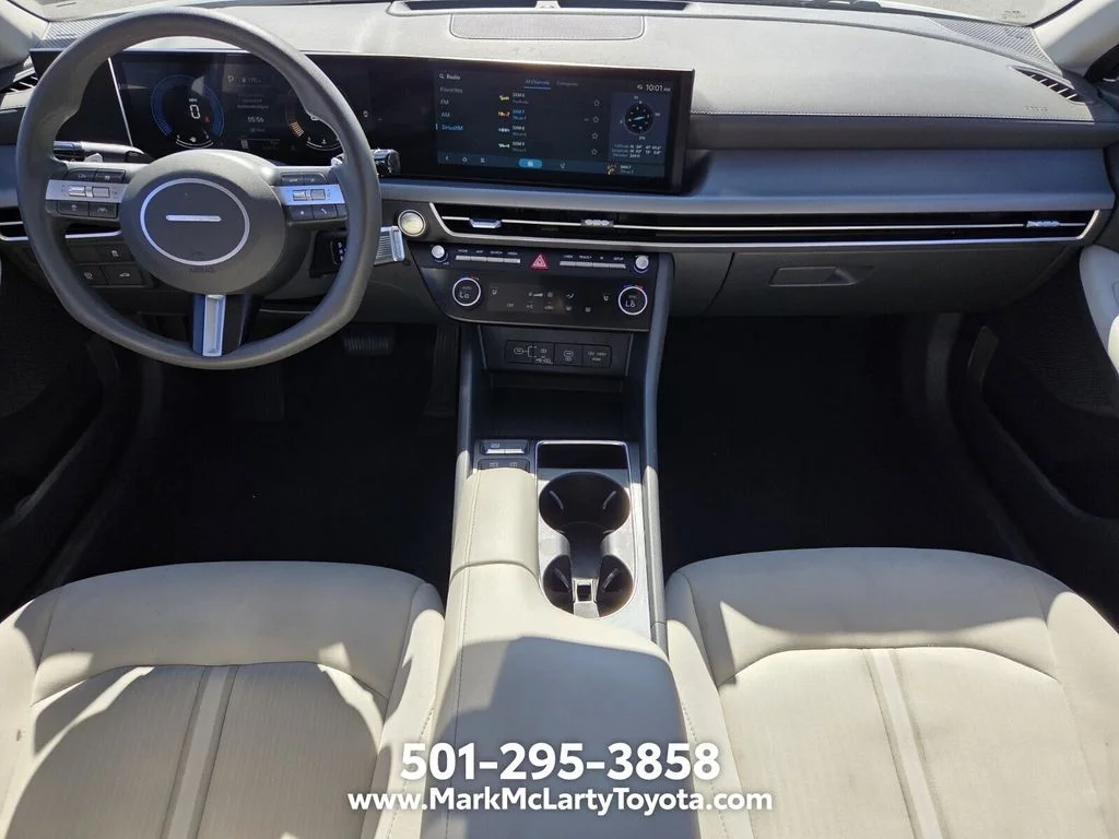 Used 2025 White Hyundai SEL image 12
