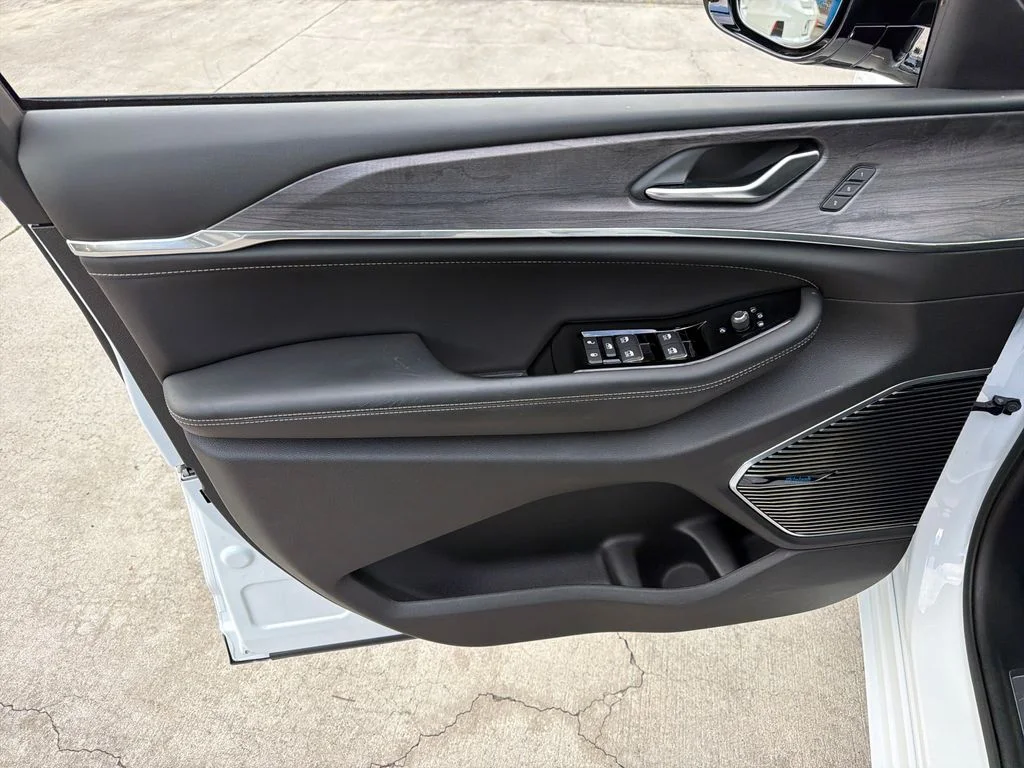 2023 Jeep Grand Cherokee Overland 4xe - Photo 18