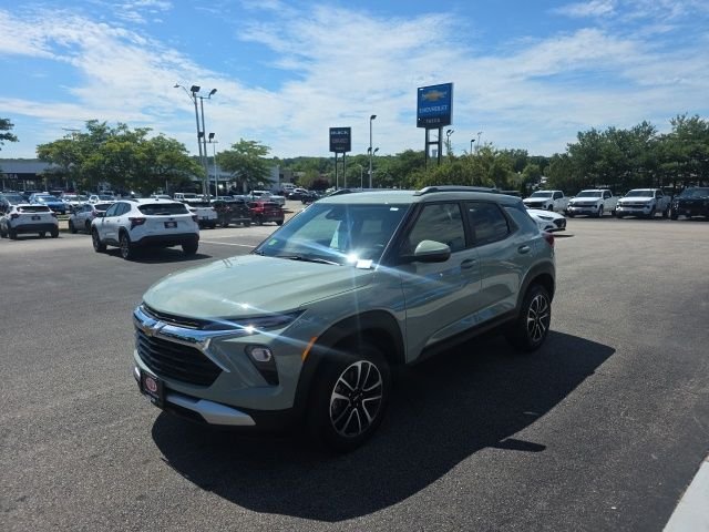 Used 2026 Green Chevrolet LT image 5
