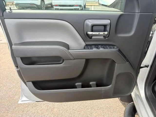 Used 2015 Silver GMC  image 18