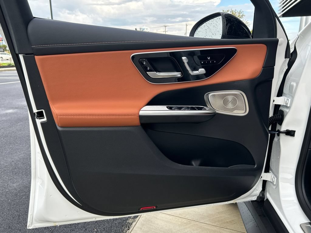 New 2027 Polar White Mercedes-Benz GLC 300 image 46
