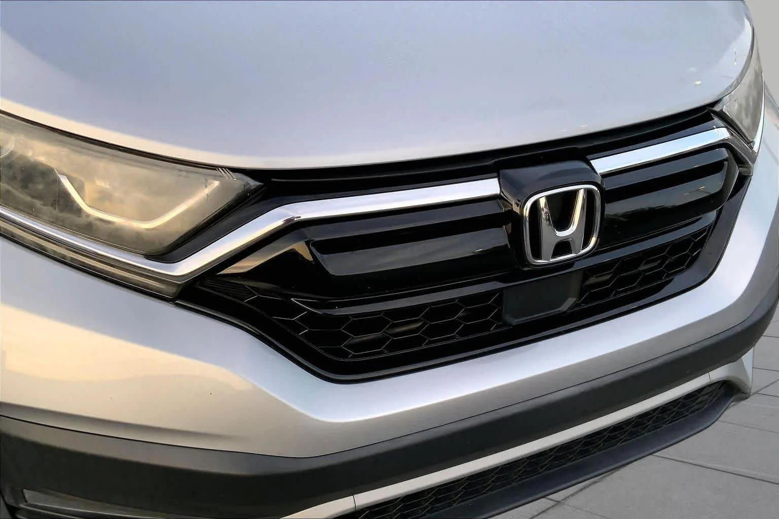 Used 2020 Lunar Silver Metallic Honda LX image 28