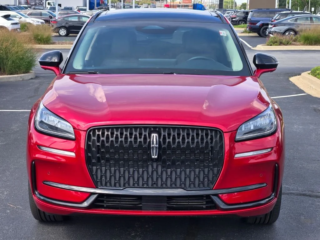 Used 2025 Red Lincoln Premiere image 3
